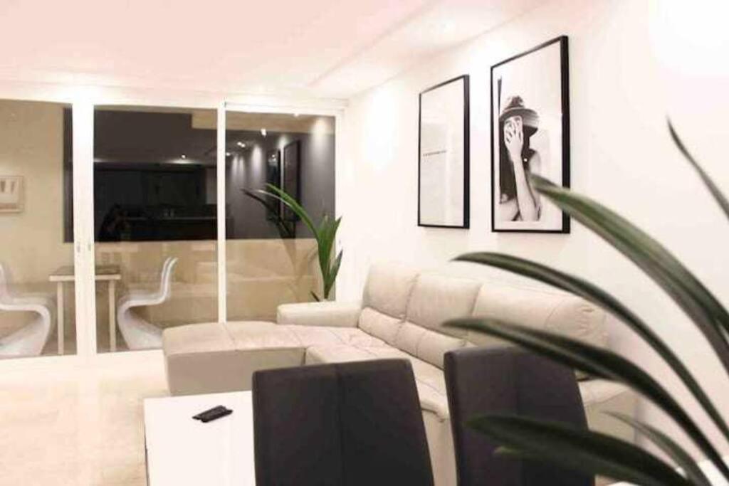 Large Modern Beach Front Apartment, Rooftop Pool!! Marbella Exterior photo