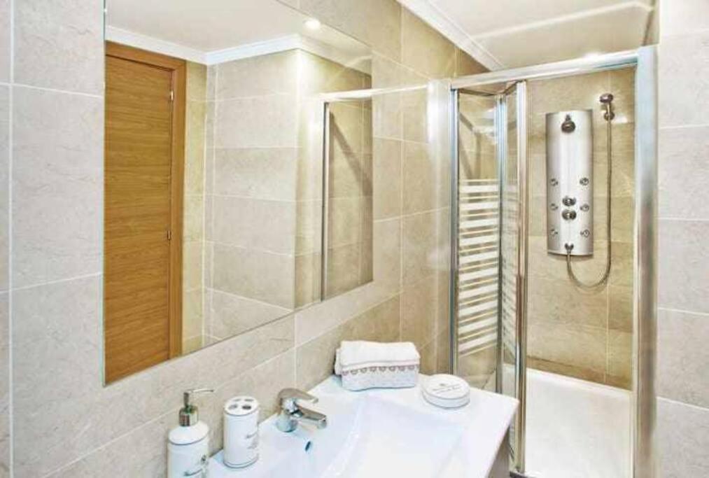 Large Modern Beach Front Apartment, Rooftop Pool!! Marbella Exterior photo