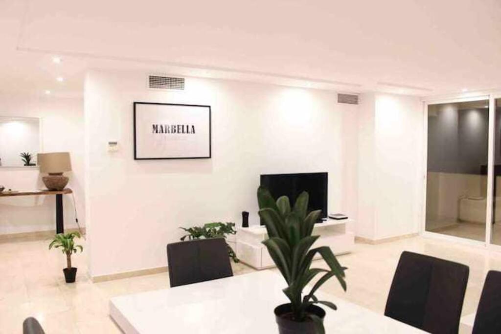 Large Modern Beach Front Apartment, Rooftop Pool!! Marbella Exterior photo
