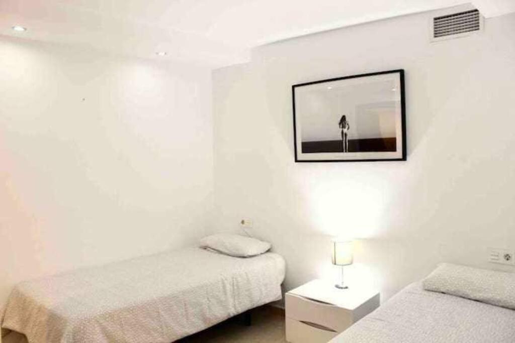 Large Modern Beach Front Apartment, Rooftop Pool!! Marbella Exterior photo